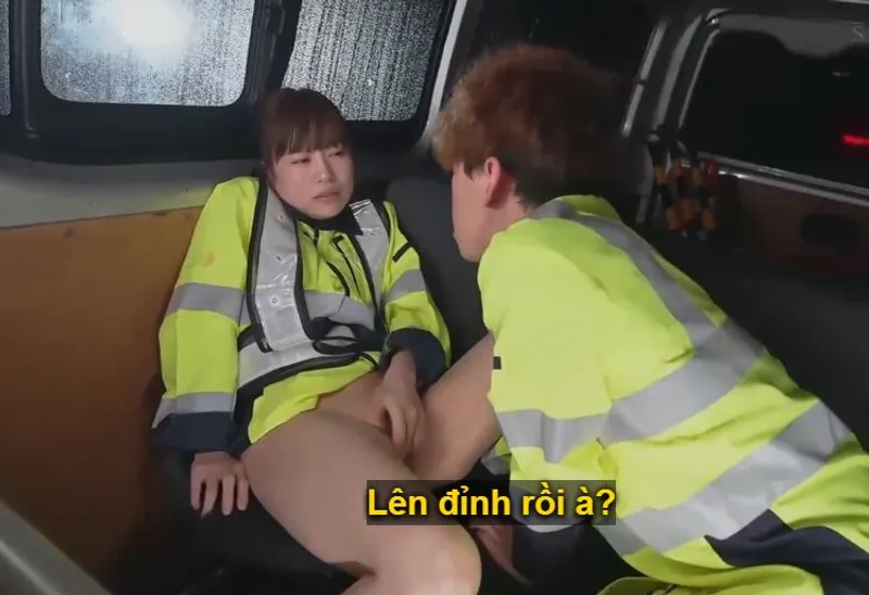 Vợ yêu đi làm kiếm thêm phụ ông xã rồi lại rung động với cậu trai trẻ vì thiếu thốn